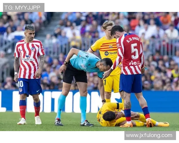 每体：拉菲尼亚今天参加了巴萨部分合练，佩德里仍缺席